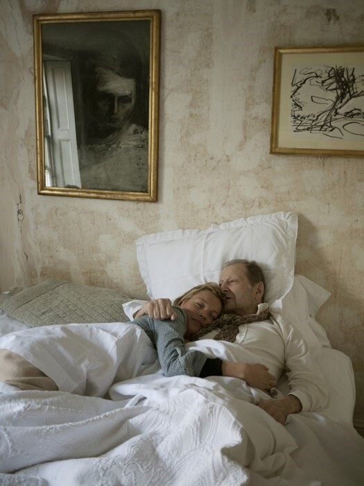 «Αναρχικά 50»: Η Kate Moss και η σωματική ευφυΐα της μέσα από τις μνήμες 4 φωτογράφων 
