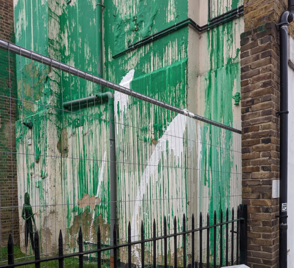 Βανδάλισαν τη νέα τοιχογραφία του Banksy στο Λονδίνο