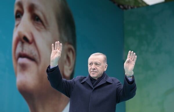 Δημοτικές εκλογές στην Τουρκία: Πού βασίζεται η αισιοδοξία του Ερντογάν για την Κωνσταντινούπολη
