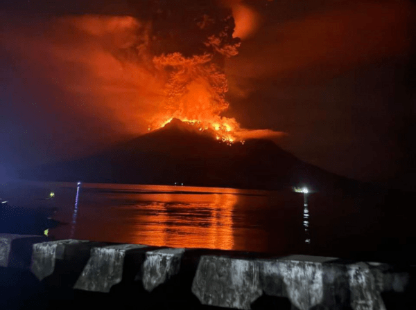 Έκρηξη ηφαιστείου στην Ινδονησία - Εκκενώθηκε η περιοχή