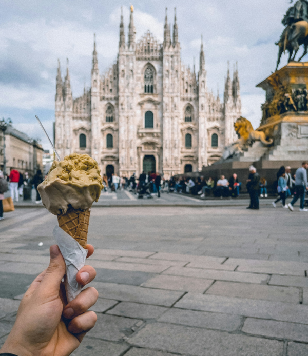 Το παγωτό διχάζει το Μιλάνο- Ο νέος νόμος που θα το απαγορεύσει μετά τα μεσάνυχτα