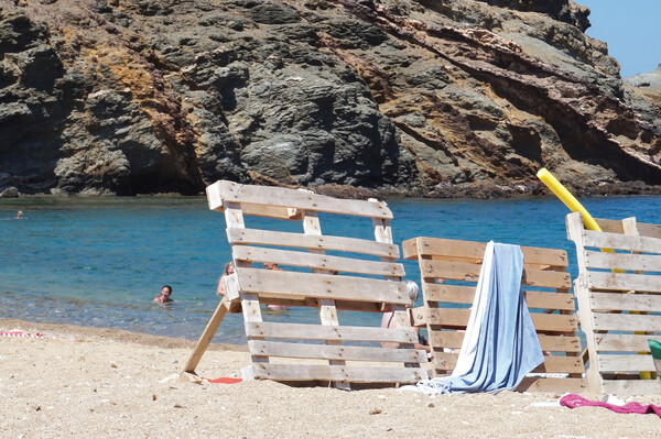 Travelogue: Ένα φωτογραφικό λεύκωμα για τις ελληνικές επινοήσεις που λύνουν καθημερινά προβλήματα. 