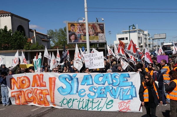 Βενετία: Συγκρούσεις κατοίκων με την αστυνομία στην πρώτη μέρα εφαρμογής του εισιτηρίου των 5 ευρώ