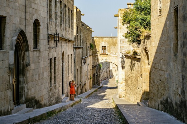 Πού θα ταξιδέψουν οι Έλληνες το Πάσχα και η πόλη «outsider» που έγινε sold out