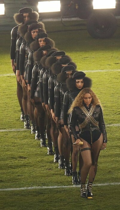Η Beyonce έδωσε ένα επικό σόου στο χθεσινό Super Bowl!