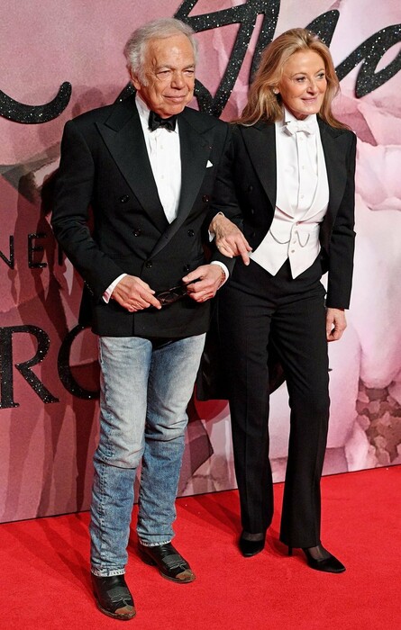 Το κόκκινο χαλί και τα στιλ που επέλεξαν οι διάσημοι στα British Fashion Awards - ΦΩΤΟΓΡΑΦΙΕΣ