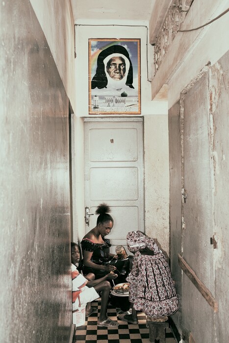 Το φωτογραφικό ταξίδι της Emmanuelle Andrianjafy στην καινούργια πατρίδα της, το Ντακάρ