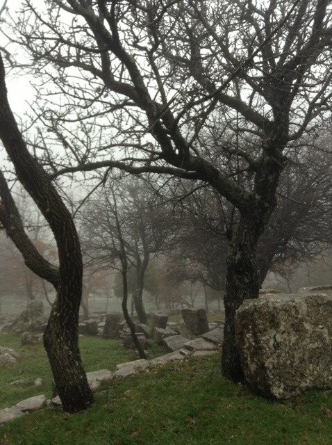 Μια μέρα στον ναό του Επικούριου Απόλλωνα με βροχές και ομίχλες