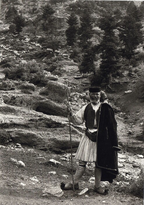 107 αριστουργηματικές φωτογραφίες μιας απλής, ήσυχης Ελλάδας (1903-1930)