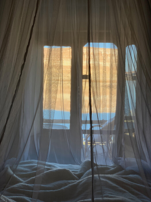 Φωτογραφίζοντας ένα λιμναίο σπίτι στην αιγυπτιακή όαση της Σίβας