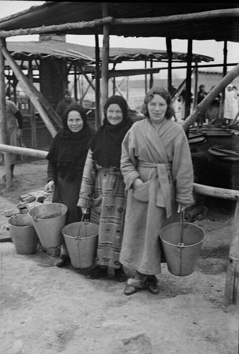 Πολωνοί πρόσφυγες που βρέθηκαν στο Ιράν το 1943