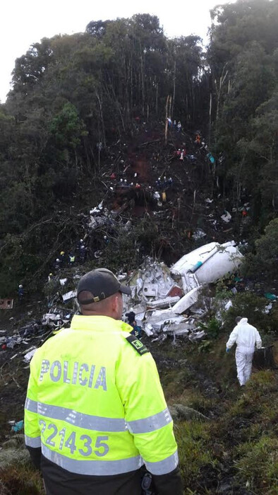 Νέες φωτογραφίες από το σημείο της αεροπορικής τραγωδίας στην Κολομβία - Το χρονικό του δυστυχήματος με τους 75 νεκρούς