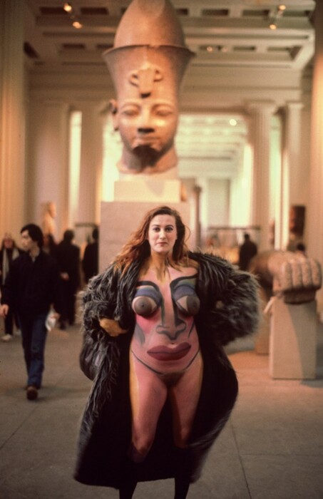 Ο γυμνός φεμινισμός των «νεο-φυσιολατρών» στη θατσερική Βρετανία των '80s