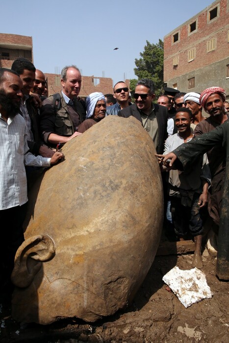 Εντυπωσιακή αρχαιολογική ανακάλυψη στην Αίγυπτο: Στο «φως» ένα κολοσσιαίο άγαλμα του Φαραώ Ραμσή Β'
