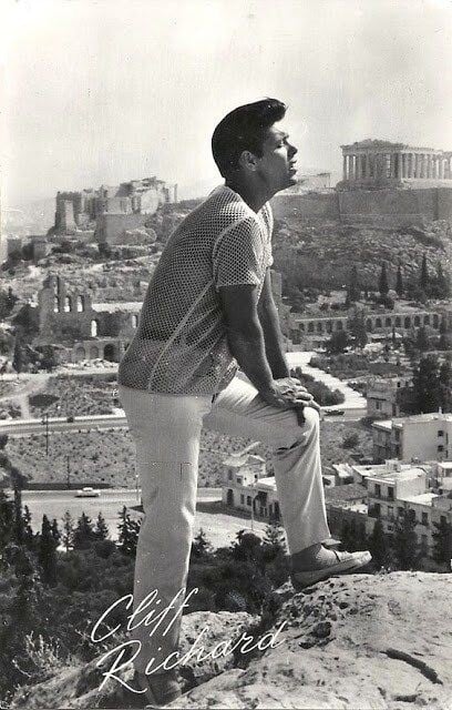 H ταινία “Summer Holiday” (1963), με τις μουσικές και τα τραγούδια των περίφημων Cliff Richard and The Shadows, είχε γυριστεί και στην Ελλάδα