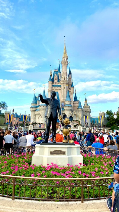 Γιατί η Disney, το «πιο ευτυχισμένο μέρος στη γη», είναι δυστυχία για τους υπαλλήλους της