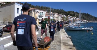 Μια απόΔραση βιωσιμότητας: Πώς δύο ΜΚΟ, 111 εθελοντές και 280 μαθητές καθάρισαν το λιμάνι του Πόρου σε δύο μέρες