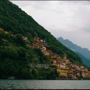 Το προσωπικό καταφύγιο του σχεδιαστή Mattia Bonetti στη λίμνη Lugano