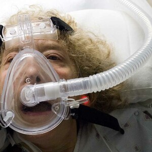 Oι συγκλονιστικές φωτογραφίες του Τέρι Ρίτσαρντσον, της μητέρας του που πεθαίνει σε νοσοκομείο της Νέας Υόρκης 