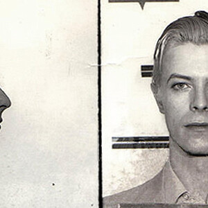 Το μοναδικό στιλ δεν εγκατέλειπε τον Bowie ακόμη κι όταν τον φωτογράφιζε το FBI