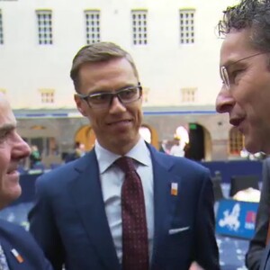 Στο Eurogroup έκαναν πηγαδάκι και συζητούσαν για τον Prince (βίντεο)