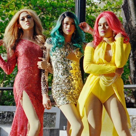 H Σελίν Ντιόν, η Ριάνα και η Αριάνα Γκράντε δουλεύουν ως drag queens στην Ινδονησία!
