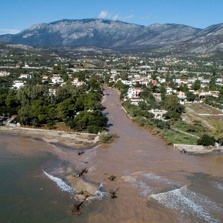 Η Κινέτα «πνίγηκε» στη λάσπη - Εικόνες από drone αποκαλύπτουν την καταστροφή