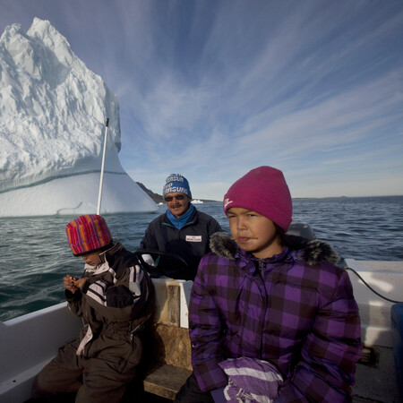 Οι Ινουίτ της Γροιλανδίας ζητούν αποζημίωση για το αποτυχημένο κοινωνικό πείραμα των «μικρών Δανών»