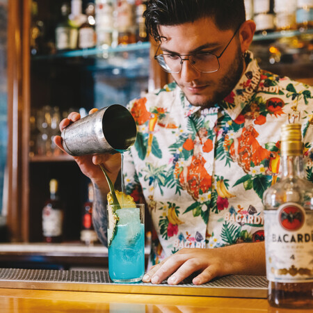 Ένα cocktail Piña Colada δροσίζει κάθε επίσκεψή μου στο 42 Barstronomy 