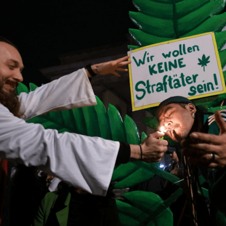 Πάρτι στο Βερολίνο για την νομιμοποίηση για την χρήση κάνναβης για ψυχαγωγικούς σκοπούς