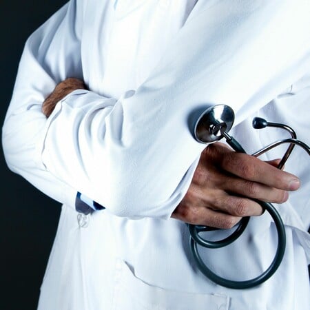 Επίθεση με αιχμηρό αντικείμενο σε βάρος γιατρού στην εφημερία του «Ελπίς»