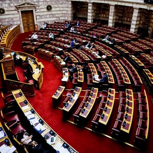 Στη Βουλή προς ψήφιση τέσσερα «προεκλογικά» νομοσχέδια - Αποχώρησαν ΝΔ και ΔΗΣΥ