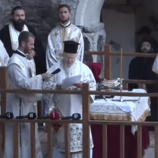 Παναγία Σουμελά: Με κατάνυξη ο εορτασμός του Δεκαπενταύγουστου από τον οικουμενικό πατριάρχη