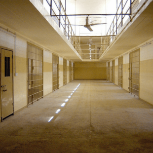 Ιράκ: Κανένας από όσους βασανίστηκαν στη φυλακή Άμπου Γράιμπ δεν πήρε αποζημίωση από τις ΗΠΑ