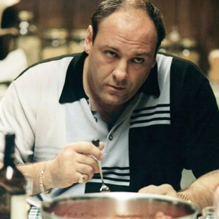 The Sopranos: Ο εθισμός του Τζέιμς Γκαντολφίνι στο αλκοόλ και τα ναρκωτικά και το χάος στα γυρίσματα της κορυφαίας σειράς 
