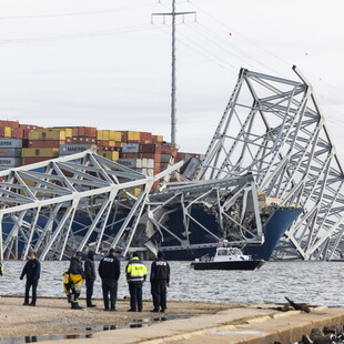 Βαλτιμόρη: Το πλήρωμα παραμένει στο πλοίο που προσέκρουσε στη γέφυρα