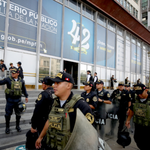 Η πρόεδρος του Περού κατέθεσε για το σκάνδαλο Rolexgate
