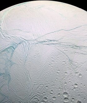 Αν είναι κατοικήσιμος ο Εγκέλαδος, το φεγγάρι του Κρόνου, εξετάζουν οι επιστήμονες