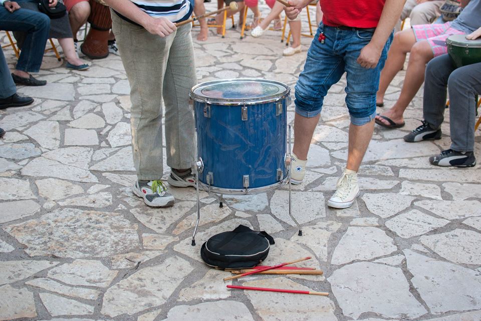 Στο πλαίσιο των διακοπών του ΣΟΨΥ Πάτρας στην Κλειτορία πραγματοποιήθηκε ομάδα κρουστών με εμψυχωτή τον μουσικό Νίκο Φορλίδα